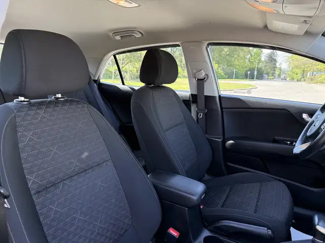 2018 Kia Rio Hatchback - Photo 38