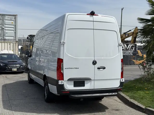 2024 Mercedes-Benz Sprinter E-Sprinter High Roof 170'wb EV Cargo - Photo 8