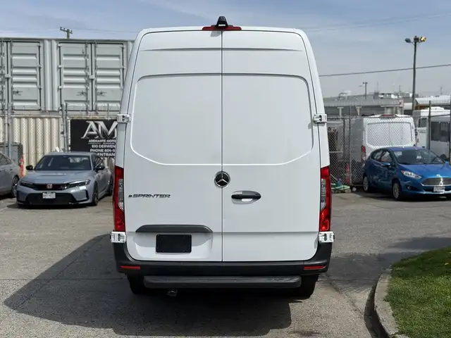 2024 Mercedes-Benz Sprinter E-Sprinter High Roof 170'wb EV Cargo - Photo 9