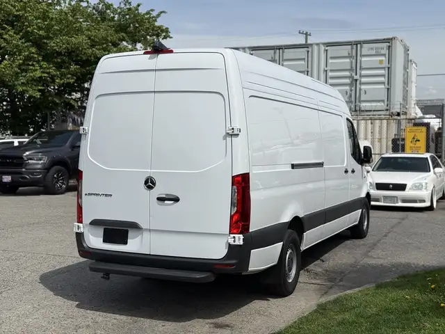 2024 Mercedes-Benz Sprinter E-Sprinter High Roof 170'wb EV Cargo - Photo 10