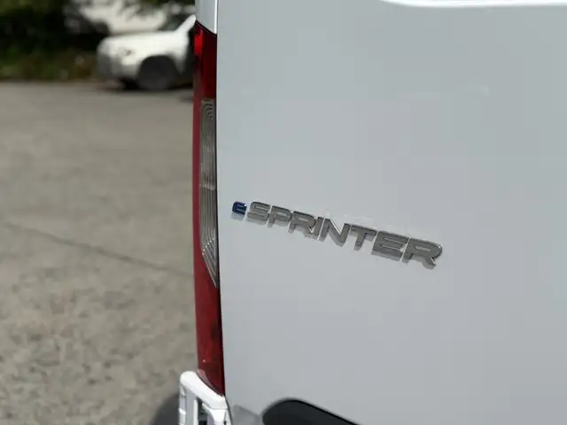 2024 Mercedes-Benz Sprinter E-Sprinter High Roof 170'wb EV Cargo - Photo 11
