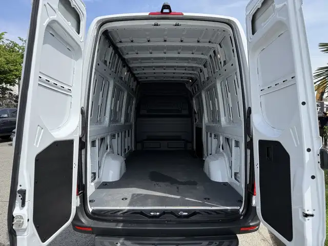 2024 Mercedes-Benz Sprinter E-Sprinter High Roof 170'wb EV Cargo - Photo 12