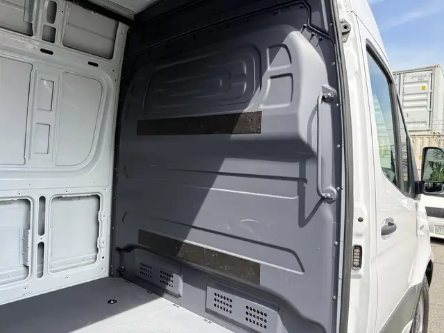 2024 Mercedes-Benz Sprinter E-Sprinter High Roof 170'wb EV Cargo - Photo 19