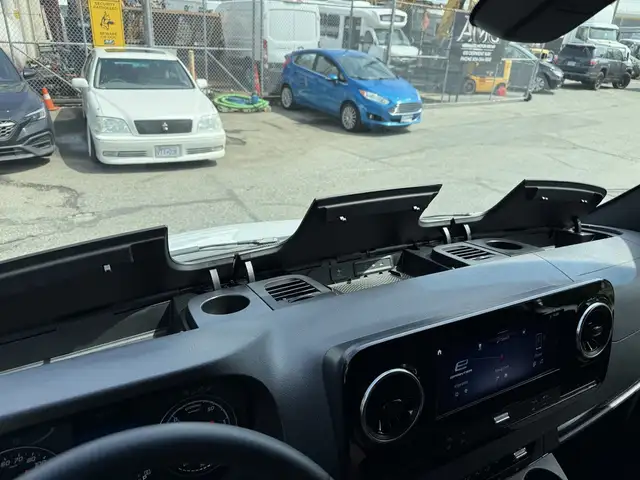 2024 Mercedes-Benz Sprinter E-Sprinter High Roof 170'wb EV Cargo - Photo 46
