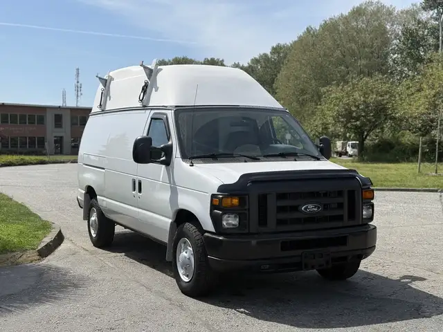 2008 Ford Econoline E-350 Super Duty High Roof Van - Photo 2