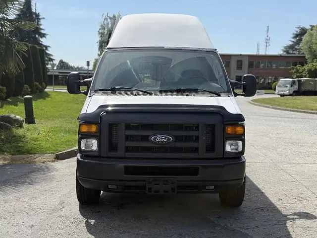 2008 Ford Econoline E-350 Super Duty High Roof Van - Photo 3