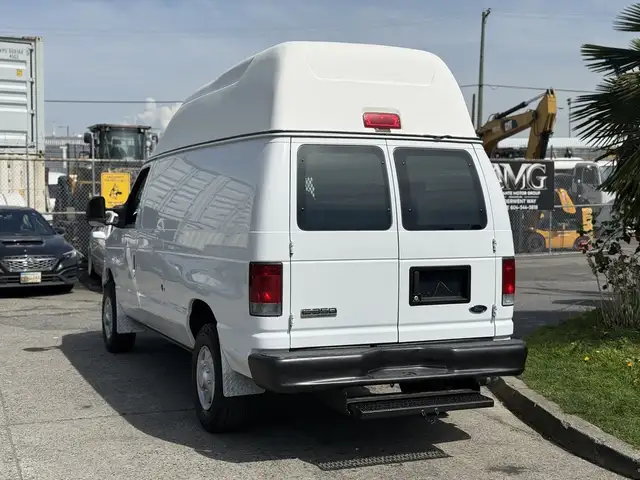 2008 Ford Econoline E-350 Super Duty High Roof Van - Photo 8