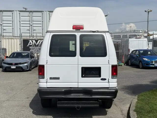 2008 Ford Econoline E-350 Super Duty High Roof Van - Photo 9