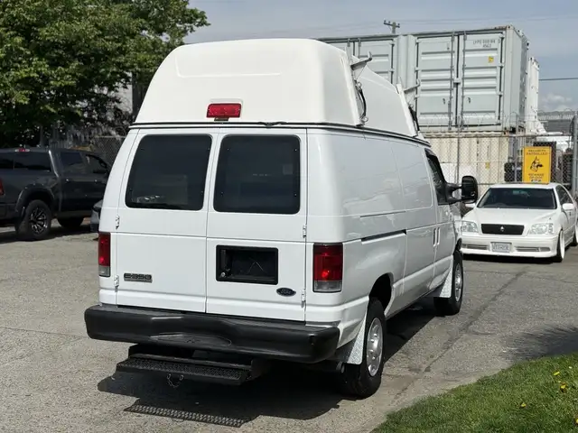 2008 Ford Econoline E-350 Super Duty High Roof Van - Photo 10