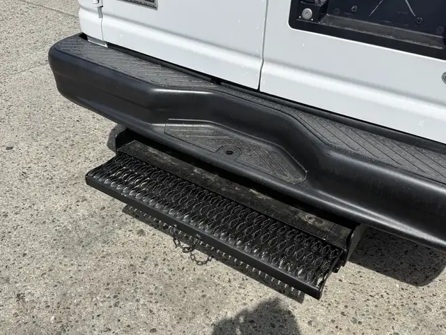 2008 Ford Econoline E-350 Super Duty High Roof Van - Photo 11