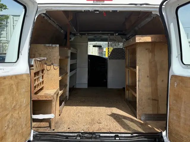 2008 Ford Econoline E-350 Super Duty High Roof Van - Photo 12