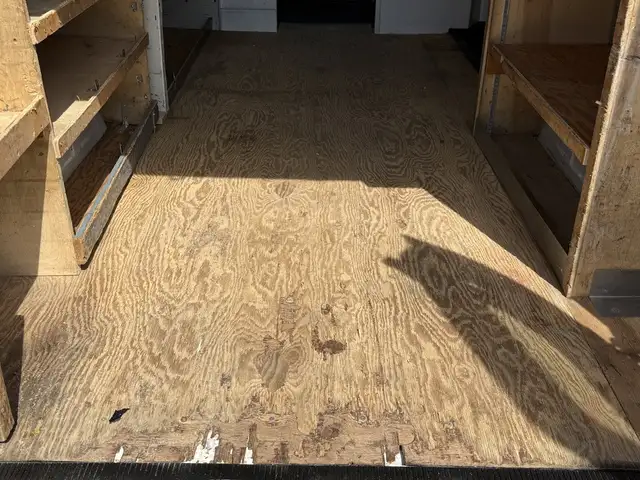 2008 Ford Econoline E-350 Super Duty High Roof Van - Photo 16