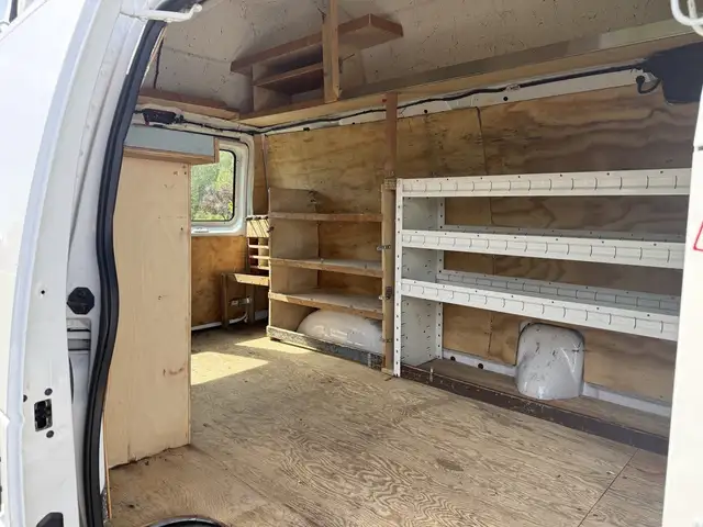 2008 Ford Econoline E-350 Super Duty High Roof Van - Photo 17