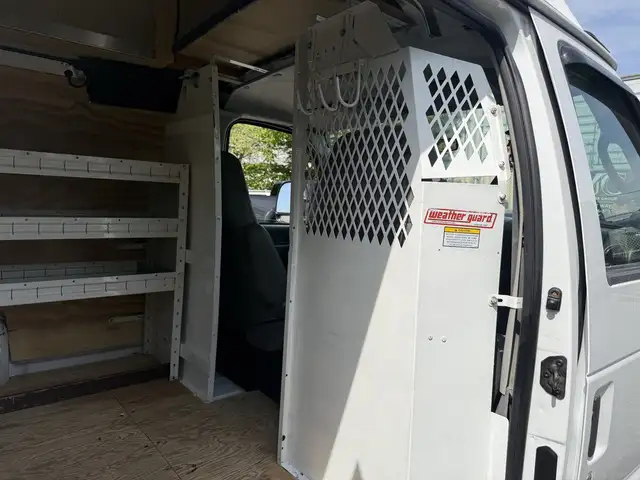 2008 Ford Econoline E-350 Super Duty High Roof Van - Photo 18