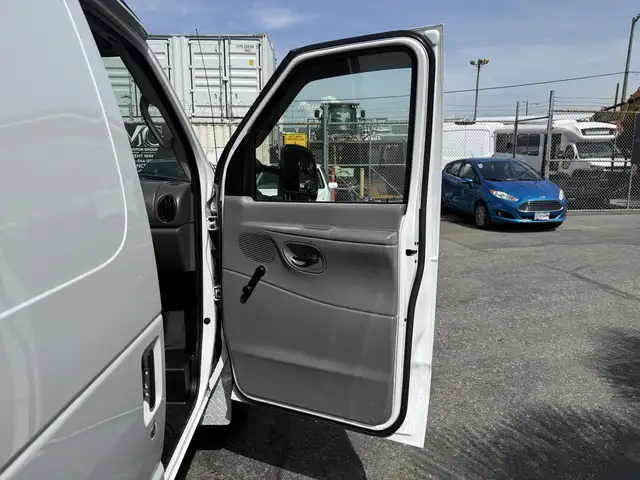2008 Ford Econoline E-350 Super Duty High Roof Van - Photo 22