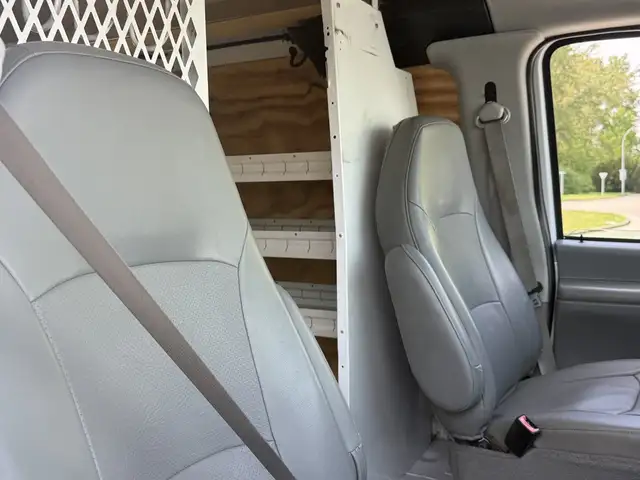 2008 Ford Econoline E-350 Super Duty High Roof Van - Photo 24