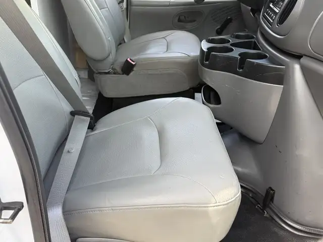 2008 Ford Econoline E-350 Super Duty High Roof Van - Photo 25