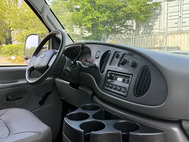 2008 Ford Econoline E-350 Super Duty High Roof Van - Photo 26