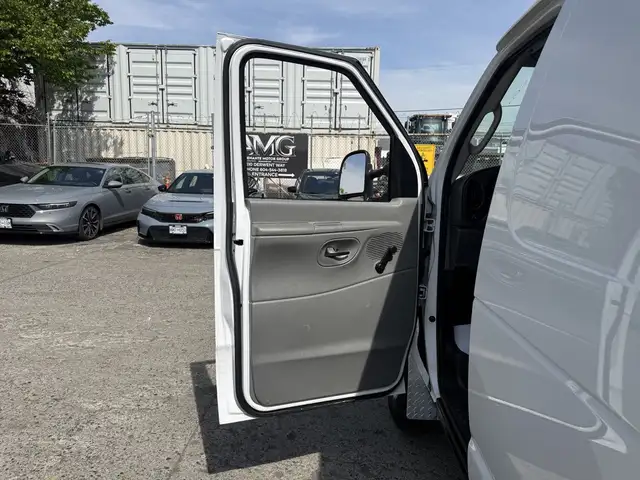 2008 Ford Econoline E-350 Super Duty High Roof Van - Photo 28