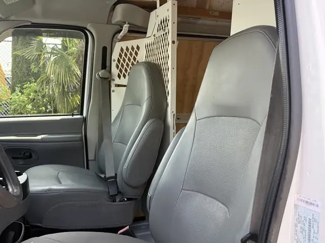 2008 Ford Econoline E-350 Super Duty High Roof Van - Photo 30