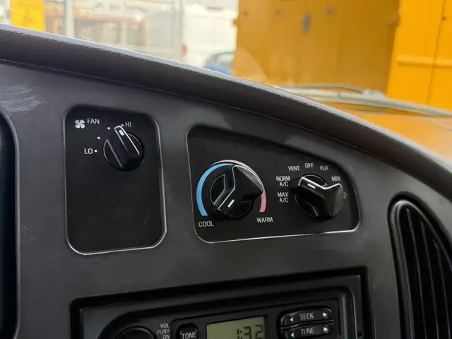 2008 Ford Econoline E-350 Super Duty High Roof Van - Photo 38
