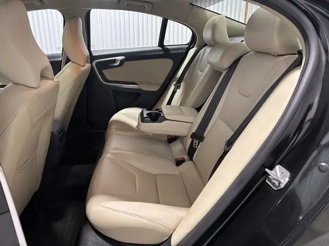 Volvo S60 T5 Dynamic TI 2018 à vendre - Photo 17
