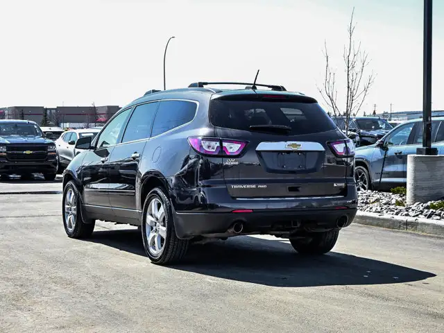 2017 Chevrolet Traverse Premier AWD 3.6L 7-Passenger | Headrest - Photo 10