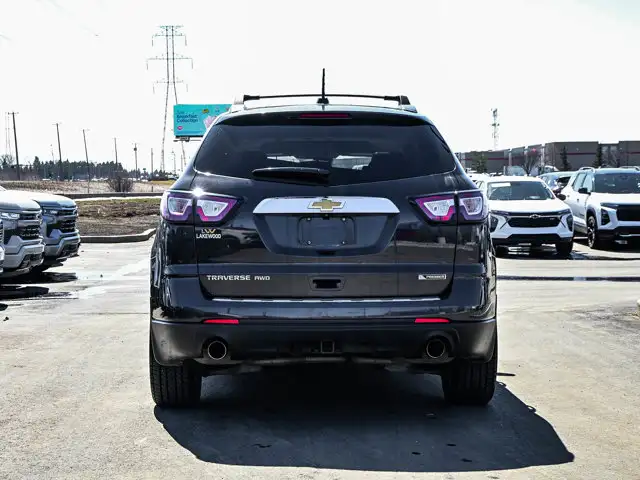 2017 Chevrolet Traverse Premier AWD 3.6L 7-Passenger | Headrest - Photo 11