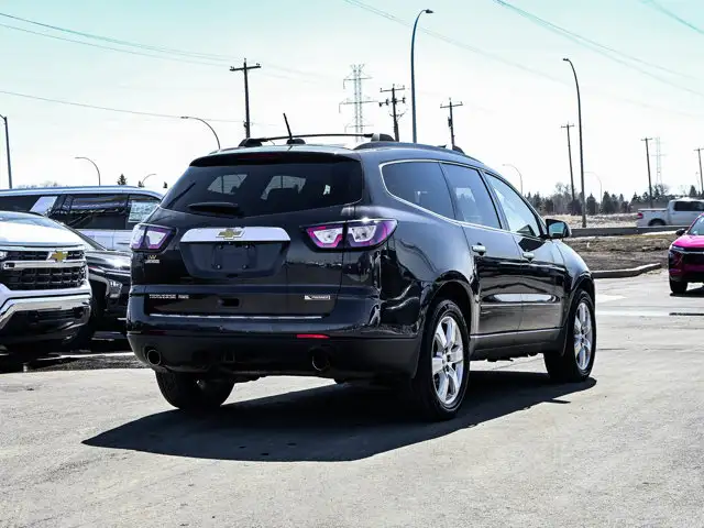 2017 Chevrolet Traverse Premier AWD 3.6L 7-Passenger | Headrest - Photo 12