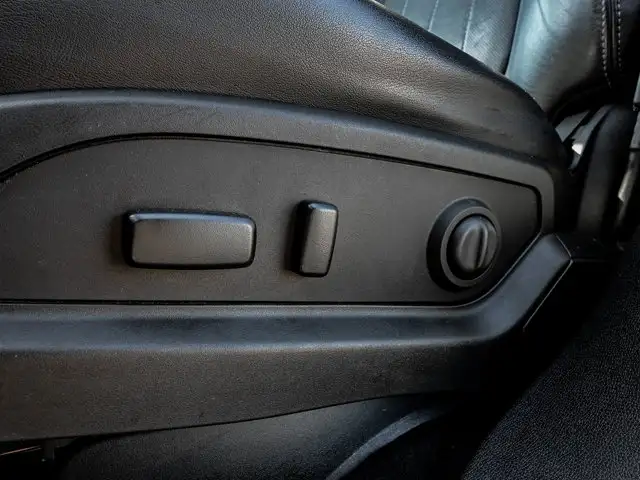 2017 Chevrolet Traverse Premier AWD 3.6L 7-Passenger | Headrest - Photo 17
