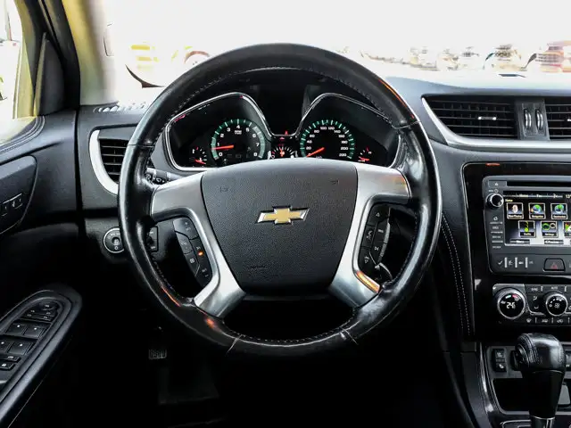 2017 Chevrolet Traverse Premier AWD 3.6L 7-Passenger | Headrest - Photo 22