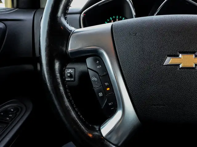 2017 Chevrolet Traverse Premier AWD 3.6L 7-Passenger | Headrest - Photo 23