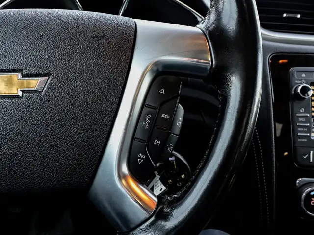 2017 Chevrolet Traverse Premier AWD 3.6L 7-Passenger | Headrest - Photo 25