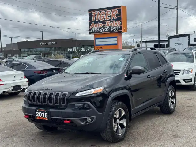 2018 Jeep Cherokee TRAILHAWK, LEATHER, LOADED, ROOF, CERTIFIED