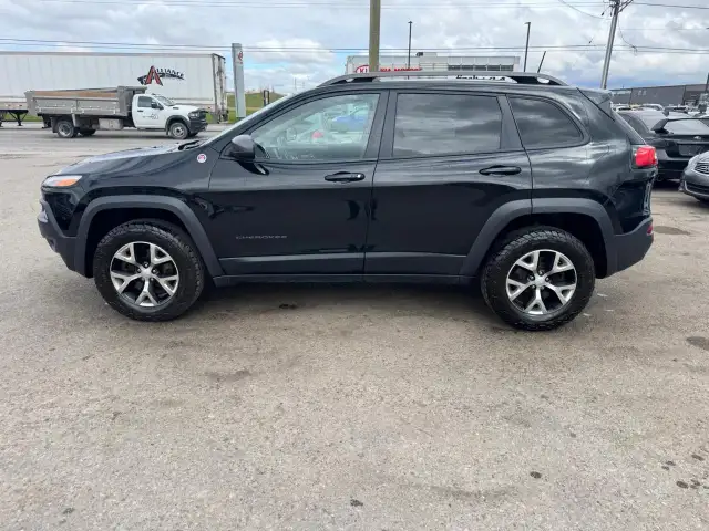 2018 Jeep Cherokee TRAILHAWK, LEATHER, LOADED, ROOF, CERTIFIED - Photo 2
