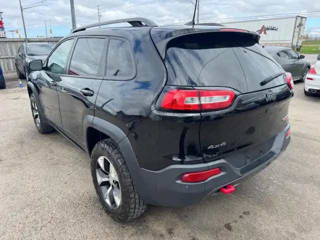 2018 Jeep Cherokee TRAILHAWK, LEATHER, LOADED, ROOF, CERTIFIED - Photo 3