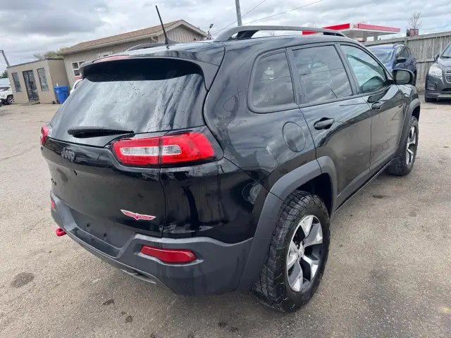 2018 Jeep Cherokee TRAILHAWK, LEATHER, LOADED, ROOF, CERTIFIED - Photo 5