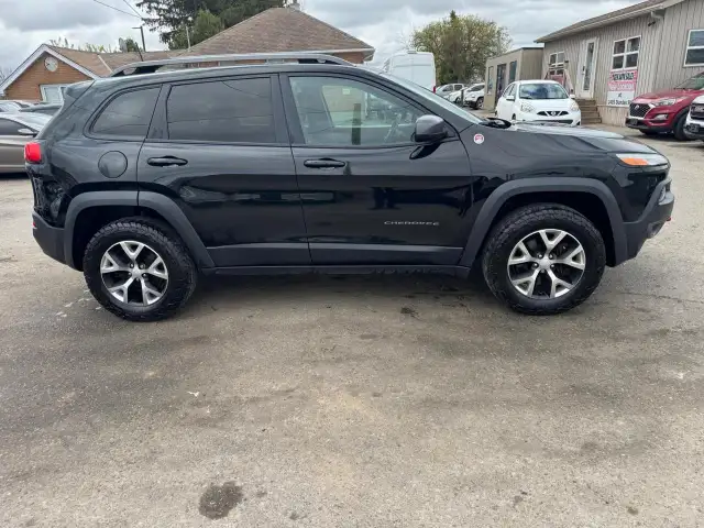 2018 Jeep Cherokee TRAILHAWK, LEATHER, LOADED, ROOF, CERTIFIED - Photo 6