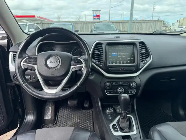 2018 Jeep Cherokee TRAILHAWK, LEATHER, LOADED, ROOF, CERTIFIED - Photo 12