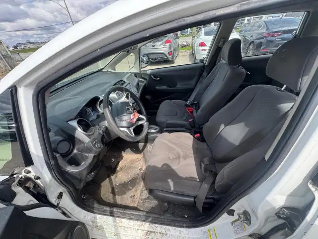 2013 Honda Fit DX-A, HATCH, RUNS WELL, NEEDS BODYWORK, AS IS - Photo 8