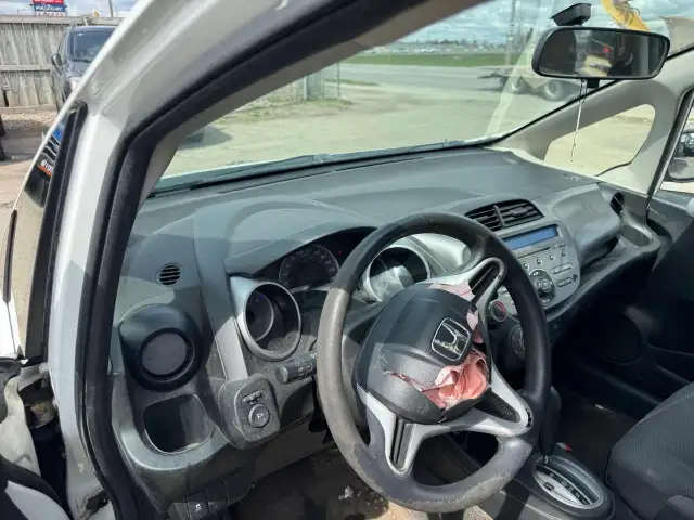 2013 Honda Fit DX-A, HATCH, RUNS WELL, NEEDS BODYWORK, AS IS - Photo 12