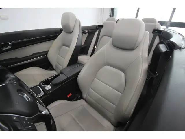 2012 Mercedes-Benz E350 CABRIOLET - Photo 25