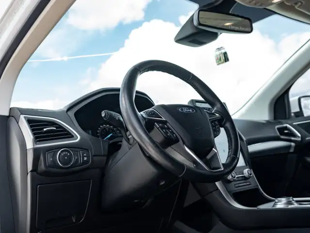 2022 Ford Edge SEL - Photo 19