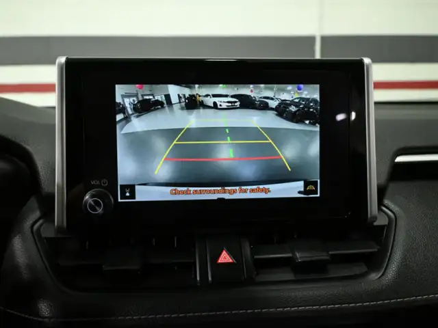 2024 Toyota RAV4 LE No Accident Radar Cruise Lane Assist Blind S - Photo 18