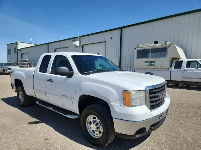 2008 GMC Sierra 2500HD - Photo 2