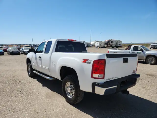 2008 GMC Sierra 2500HD - Photo 3