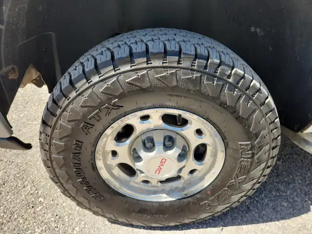 2008 GMC Sierra 2500HD - Photo 9