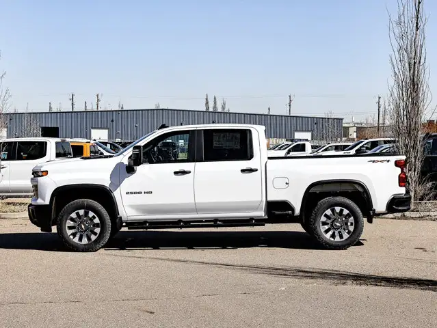 2026 Chevrolet Silverado 2500HD Custom - Photo 10