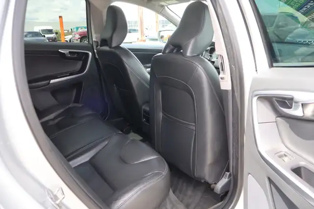 2017 Volvo XC60 - Photo 16