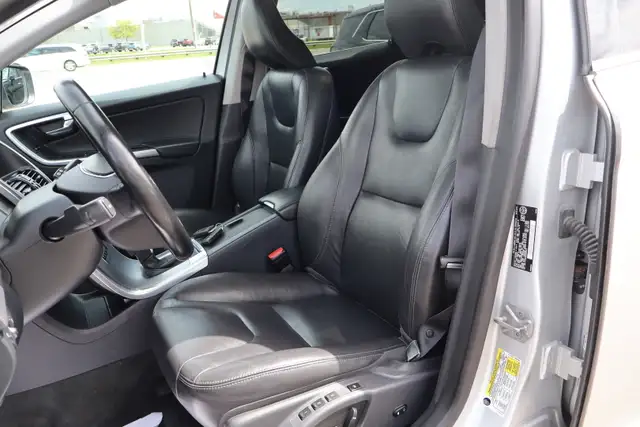 2017 Volvo XC60 - Photo 17